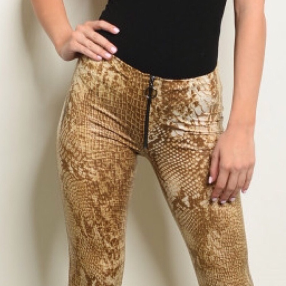 •Mocha• Wet Look Snake Print Leggings - Picture 4 of 4